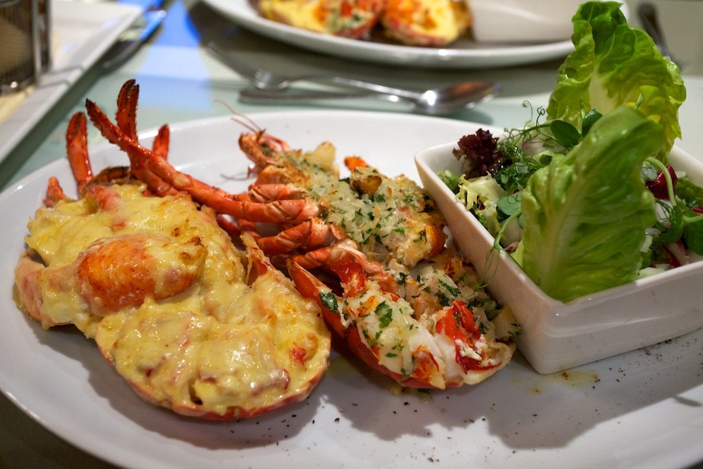1024px-Lobster_Thermidor_entree